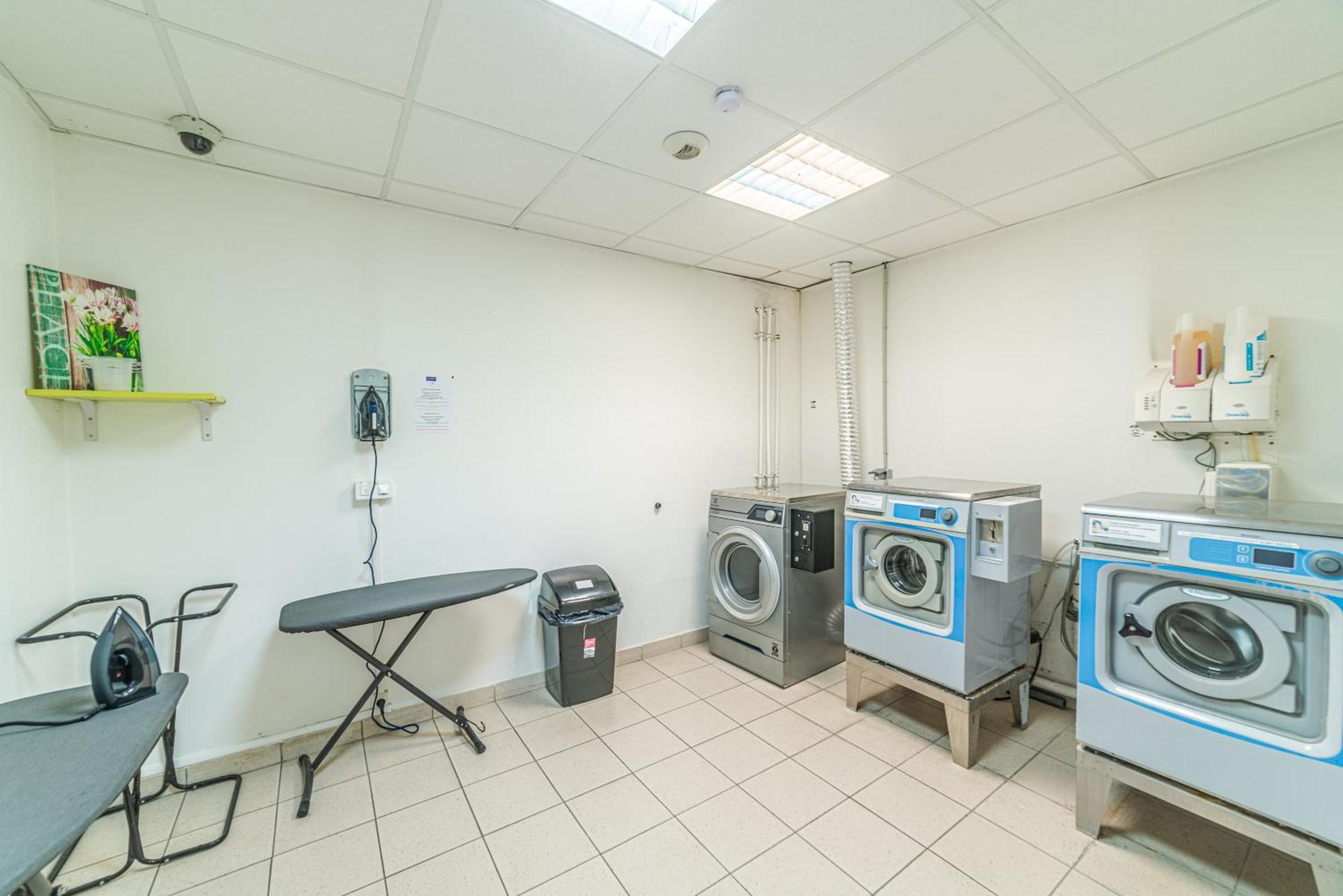 Montempo Apparthotel Evry Courcouronnes Экстерьер фото