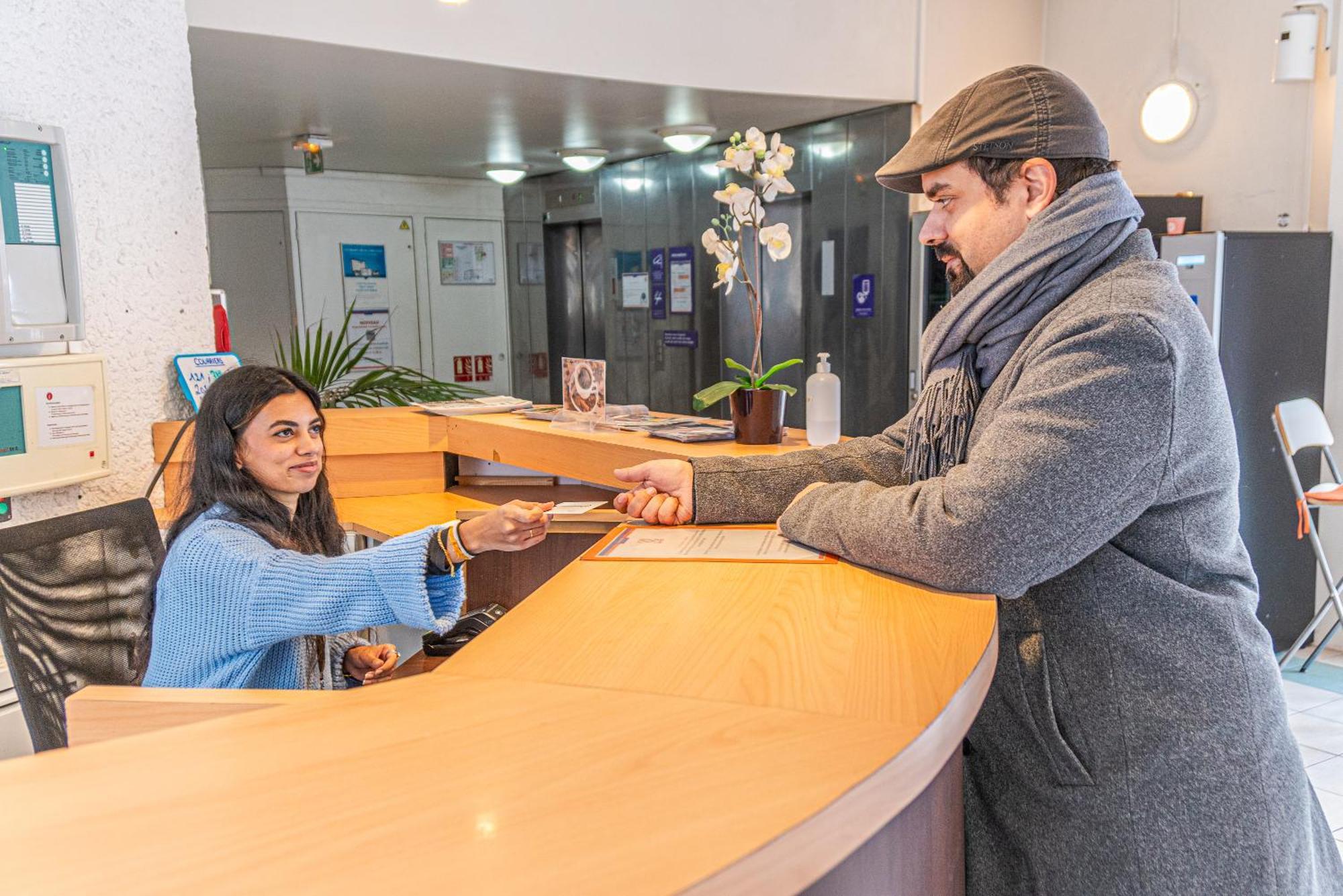 Montempo Apparthotel Evry Courcouronnes Экстерьер фото