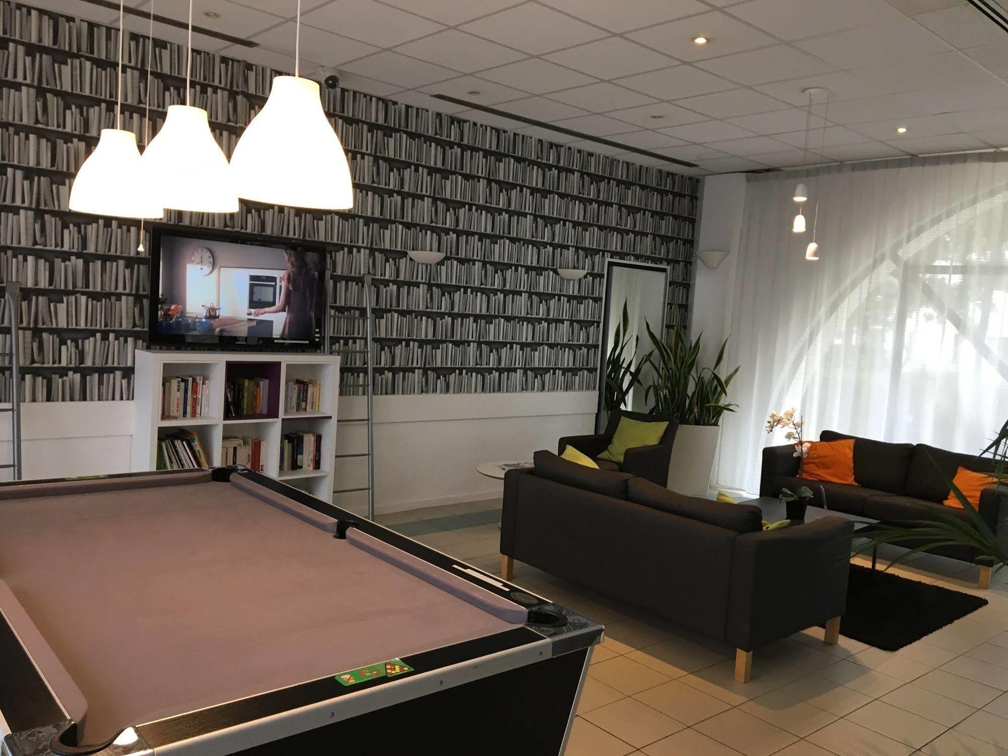 Montempo Apparthotel Evry Courcouronnes Экстерьер фото